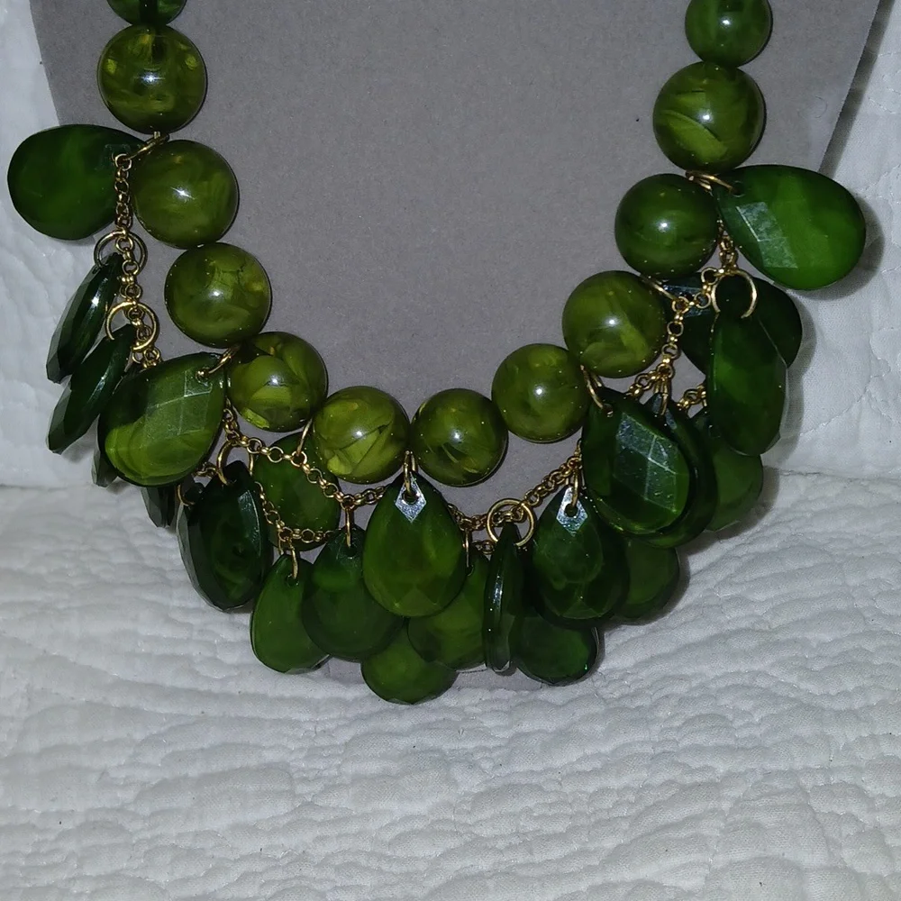 ✨️SOLD✨️Erica Lyons Chic Green Statement Necklace - Picture 2 of 4